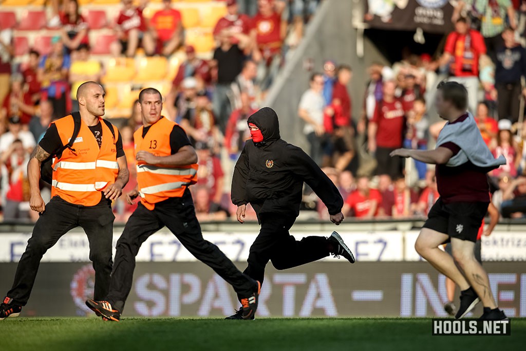 Hot derby: Sparta Prague vs. Slavia Prague 25.09.2016 - Riot With Style -  The best page about hooligans and ultras!