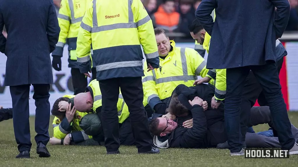 Stewards tussle with angry Go Ahead Eagles fans