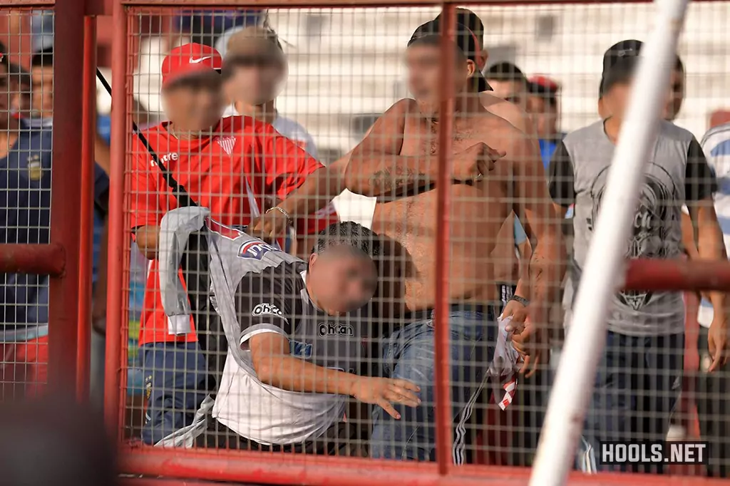 Los Andes fans fight between themselves