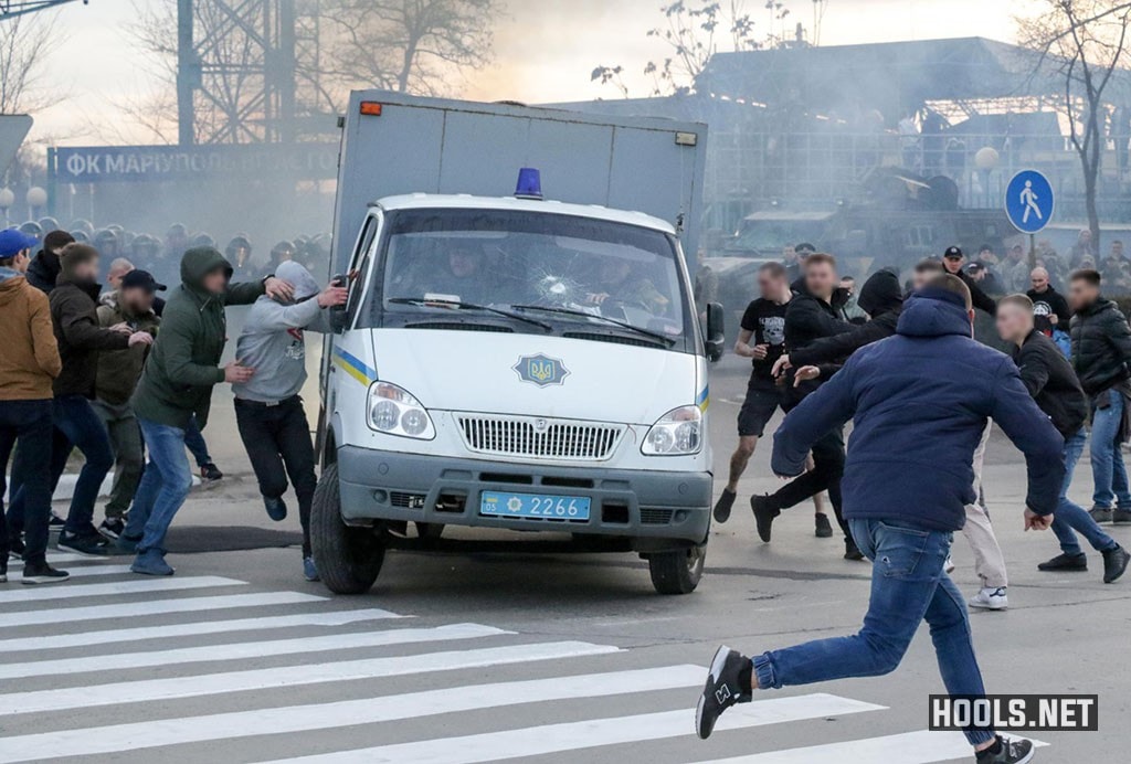 Dynamo Kyiv hooligans attack a police car.