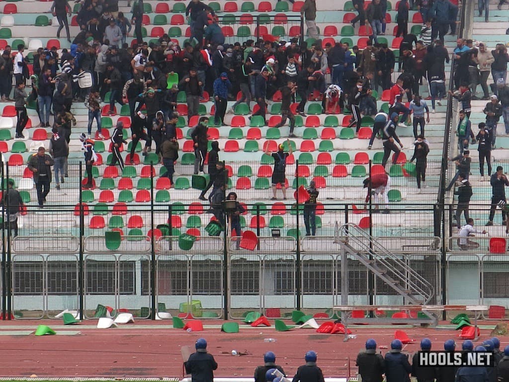 Village Moussa fans throw seats at riot police