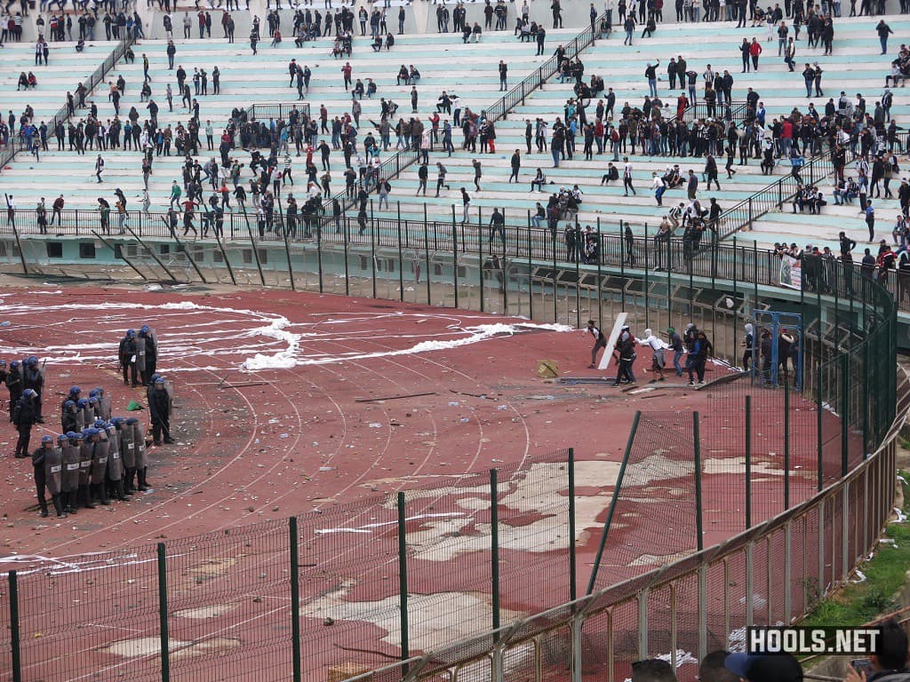 Village Moussa fans clash with riot police