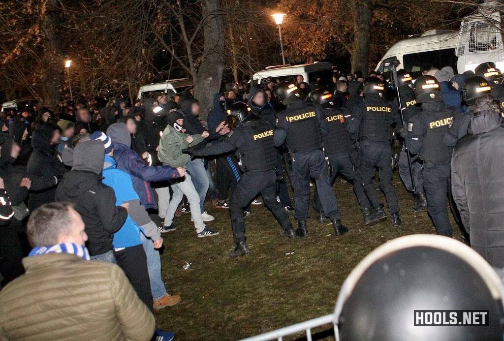 Dinamo Zagreb fans clash with Czech cops before the match.