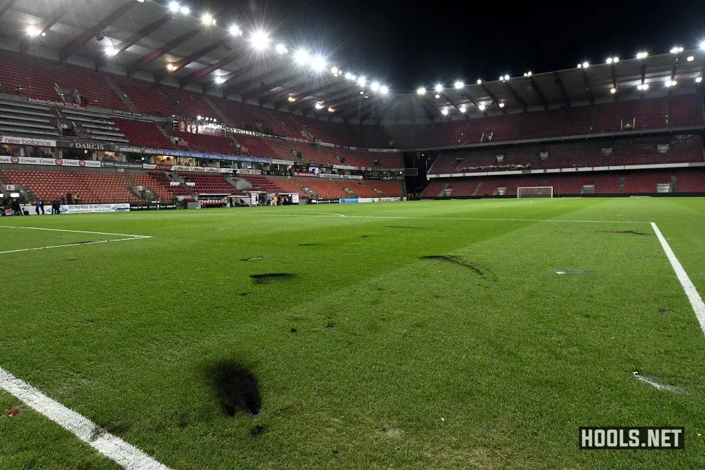 Standard Liege v Anderlecht abandoned because of flares & smoke - BBC Sport