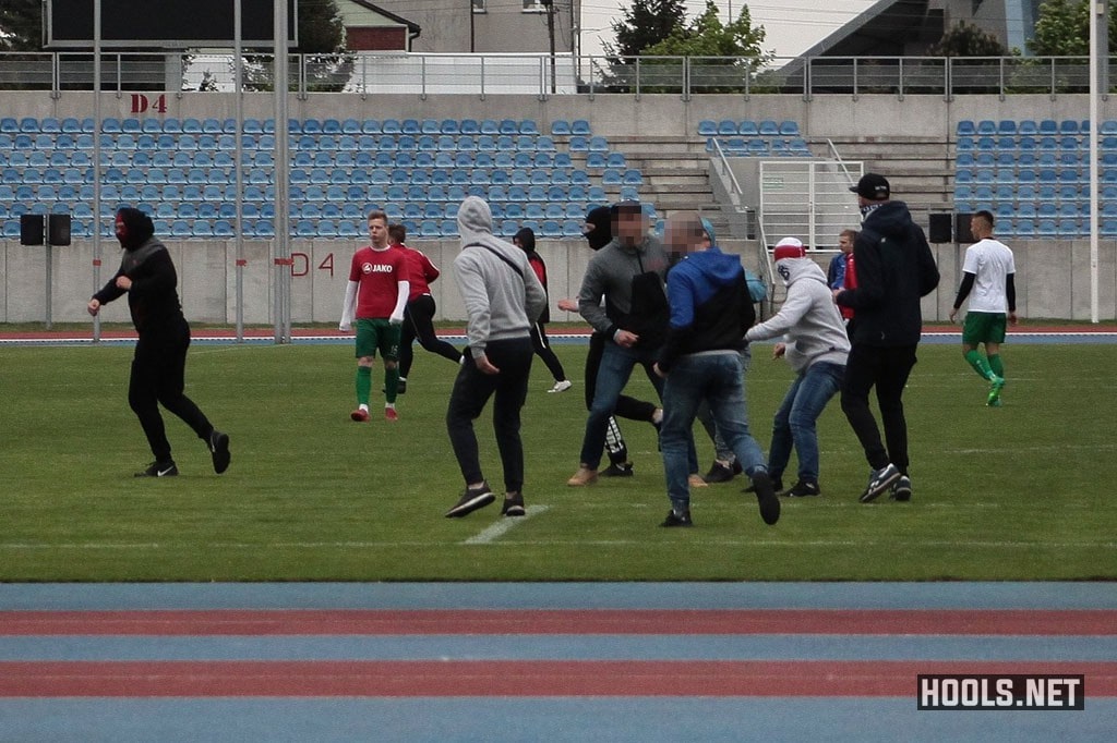 Rival Fans Fight At Wloclavia Wloclawek Vs Legia Chelmza Match Hools Net