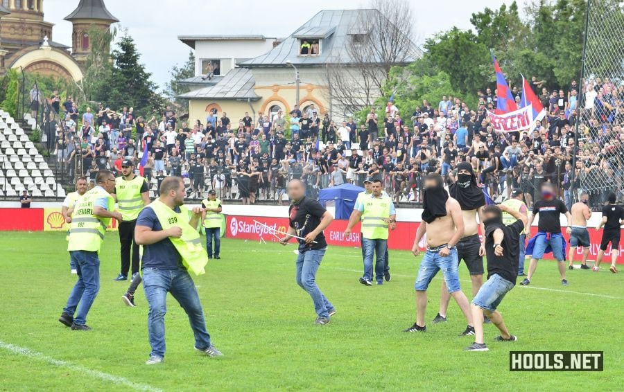 CSA Steaua Bucuresti fans clash with stewards following the side's 1-0 defeat to Carmen Bucuresti.