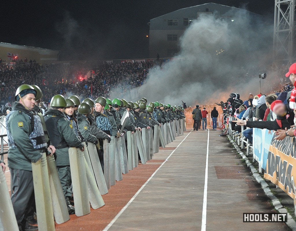 CSKA Moscow fans try set fire to Spartak stadium