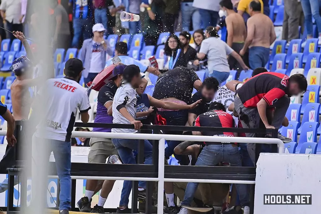 Mexican soccer game brawl: At least 26 injured as fights break out at Liga  MX game between Querétaro and Atlas fans