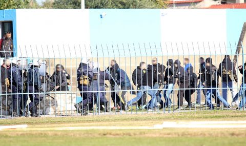 Aris fans clash with police during match at Nestos Chrysoupoli