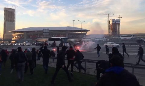 Galatasaray fans attack bus carrying Karsiyaka supporters