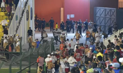 Sao Paulo fans clash with police during U20 match