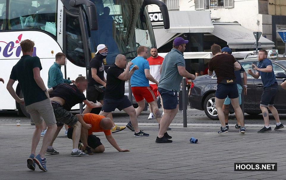 England fans clash with Russians, locals and police 10.06.2016