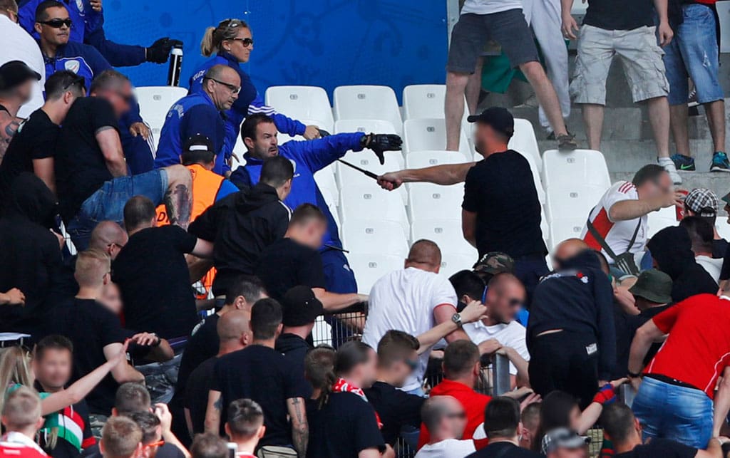 Hungary fans clash with police before Iceland game