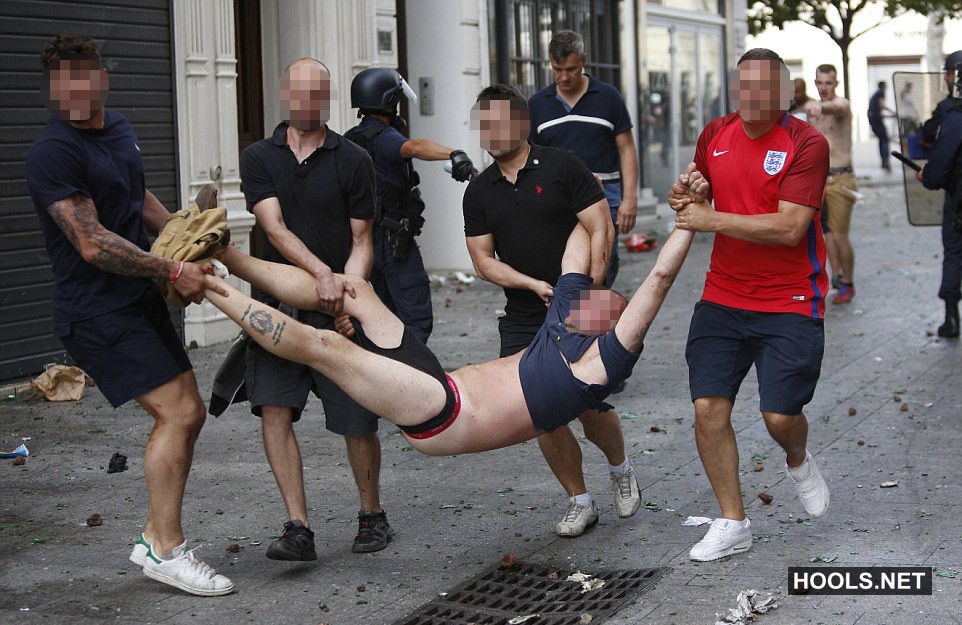 Russian hools attack England fans in Marseille 11.06.2016