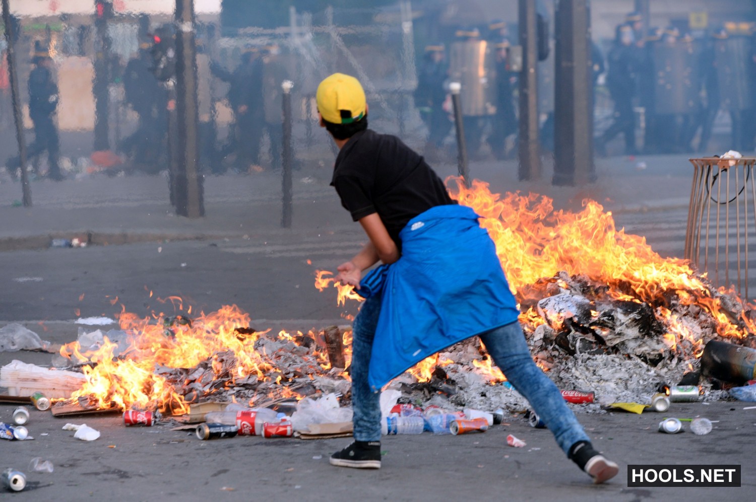 Clashes outside fan zone in Paris 10.07.2016