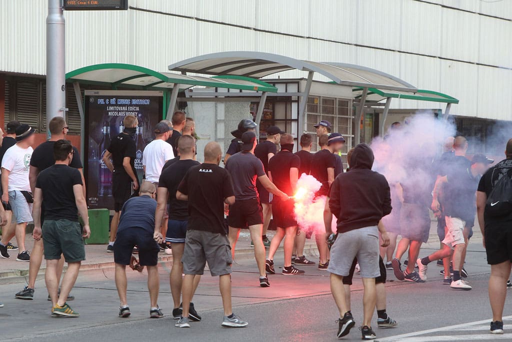 Legia hools clash with stewards during Champions League 