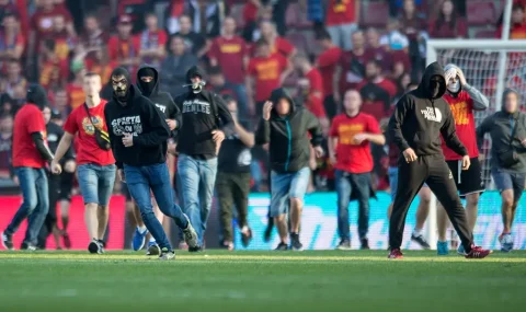 Sparta Prague fans storm pitch following defeat to Slavia Prague