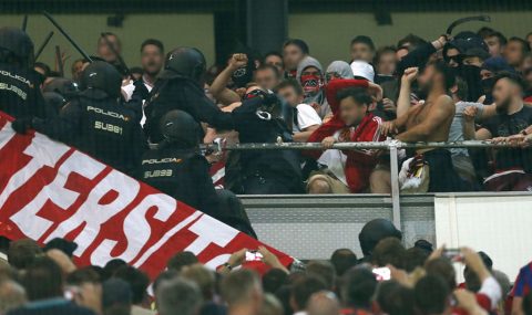 Spanish police attack Bayern Munich fans during Real Madrid match