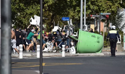 Fight breaks out between Alaves and Racing Santander fans in Vitoria-Gasteiz