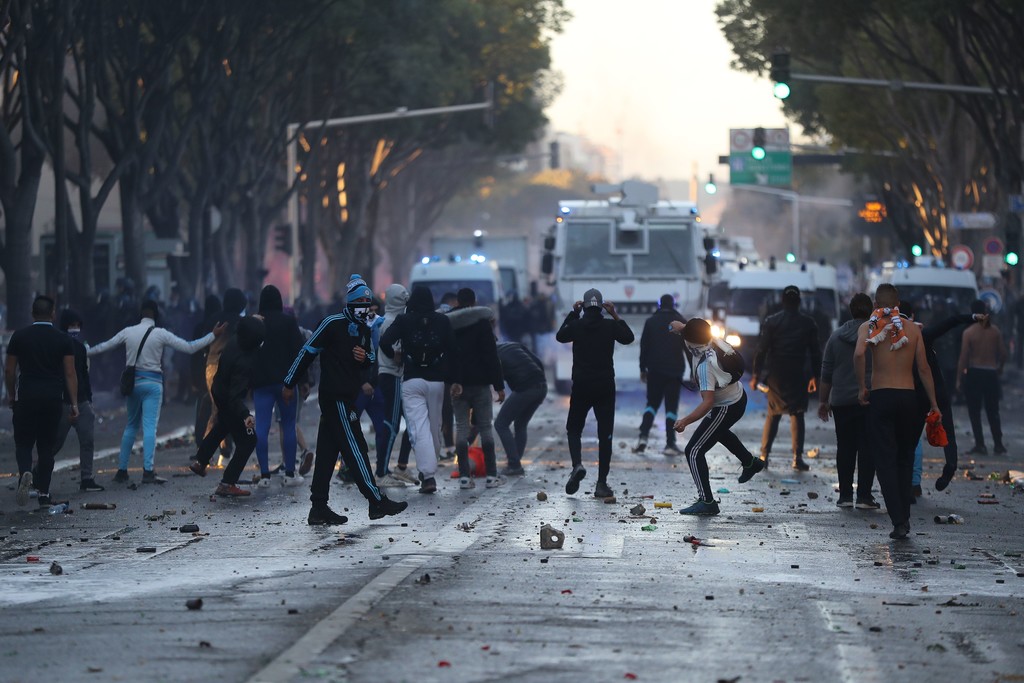 Marseille fans clash with police before PSG game