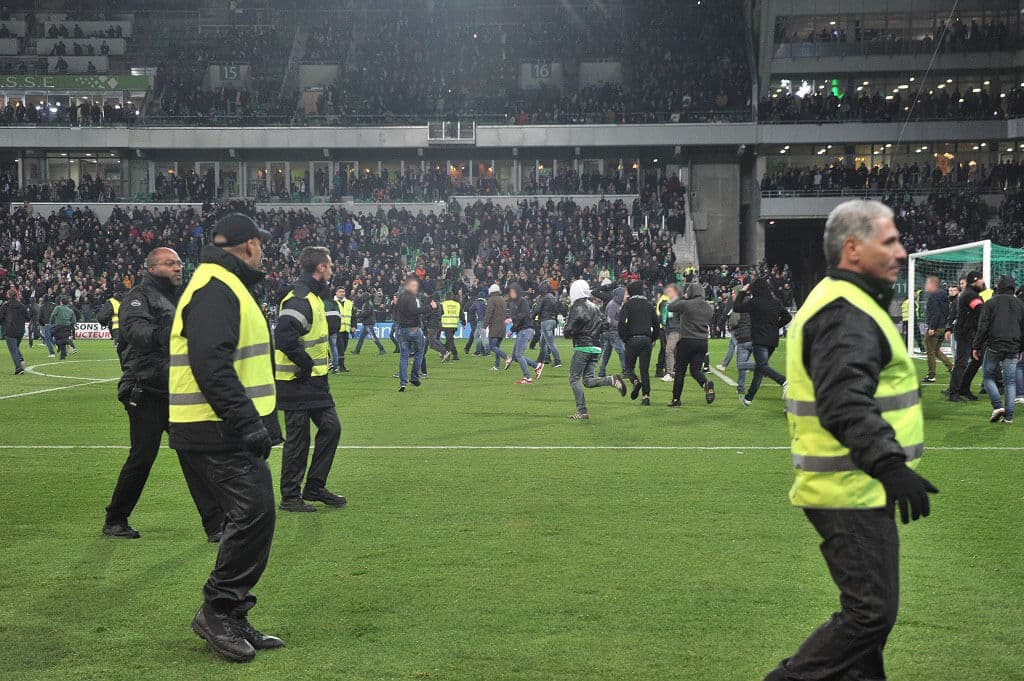 Pitch invasion delays St Etienne-Lyon Ligue 1 clash