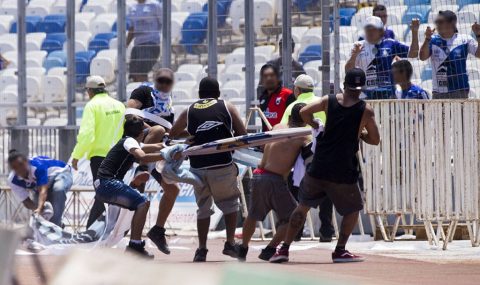 Colo-Colo fans try to snatch Antofagasta banner at half-time