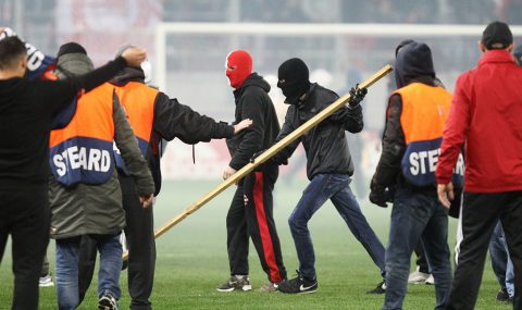Olympiacos hooligans clash with police after AEK defeat