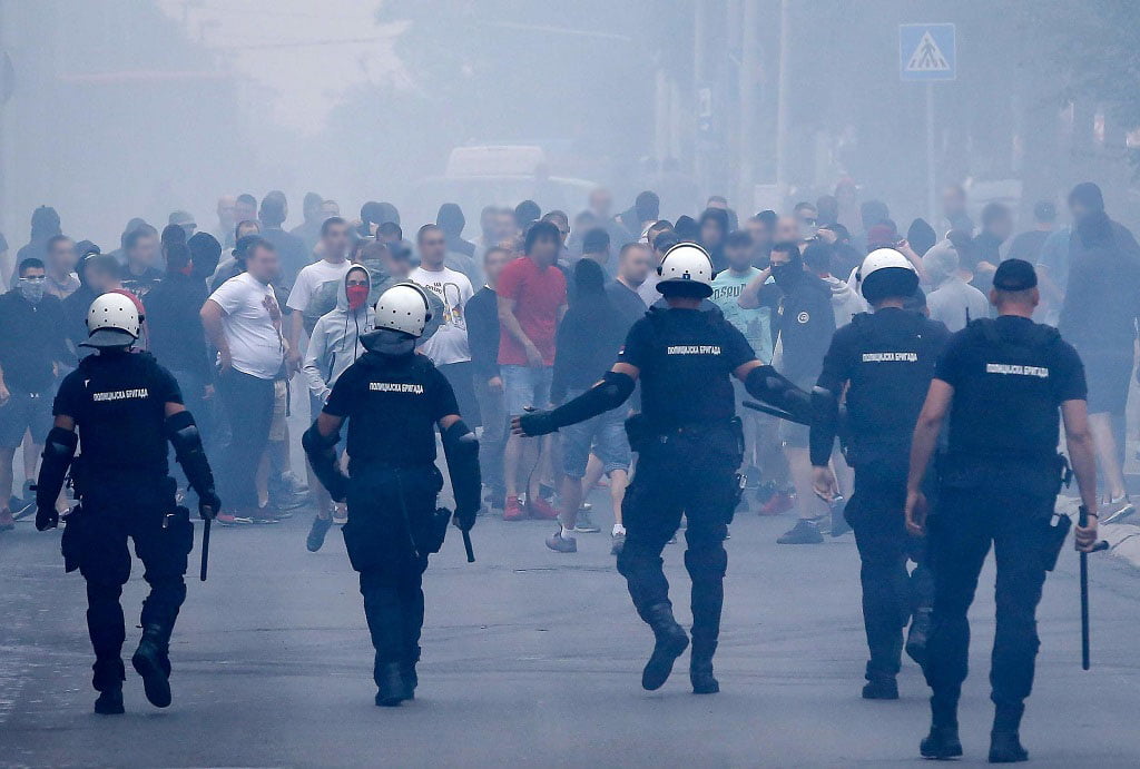 Partizan and Crvena Zvezda fans clash before youth league match