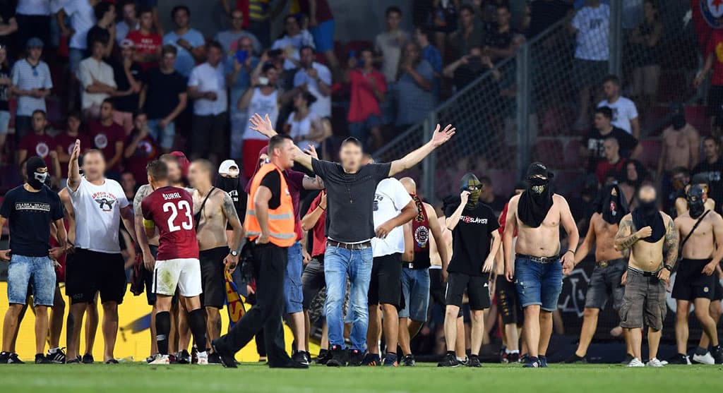 Sparta Prague hools invade pitch during Europa League match