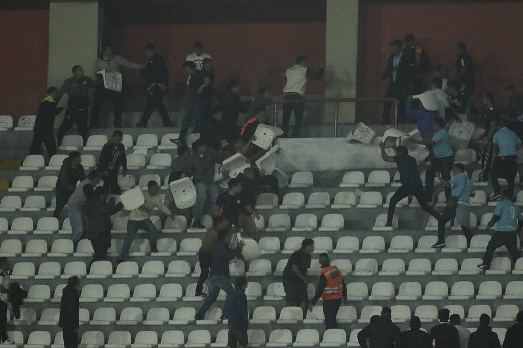 Trouble erupts at Sporting Cristal v Universitario match
