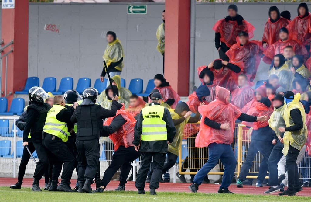 Polish Cup: Trouble flares at Wisla Sandomierz v Korona Kielce game