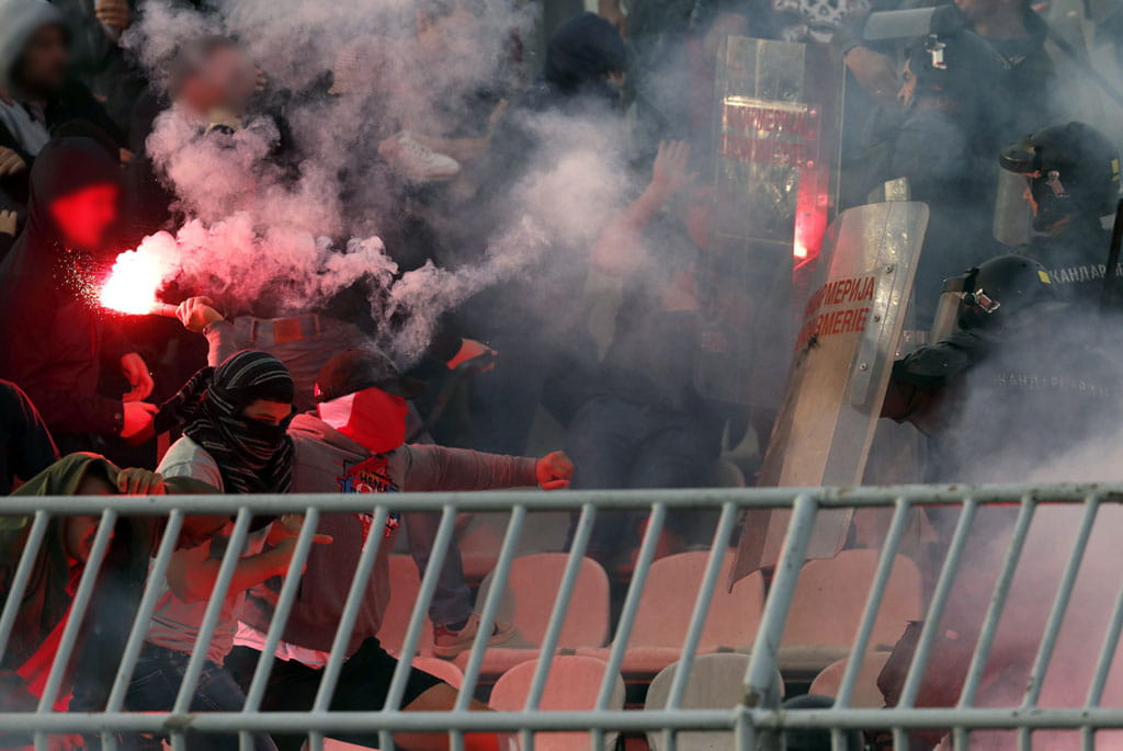 Belgrade derby: Crvena Zvezda fans clash with cops before kick-off