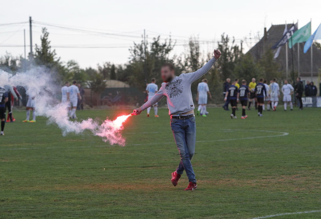 Ukrainian First League match abandoned after fans clash with stewards and police