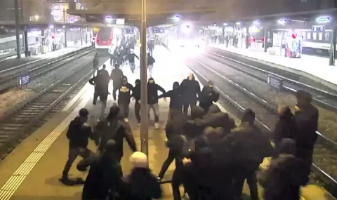 Aarau and Servette fans fight at Neuchatel railway station