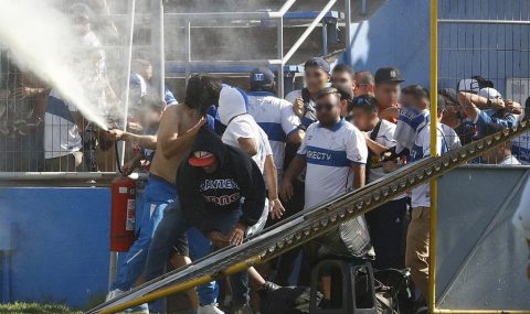 Universidad Catolica fans clash with cops before kick-off