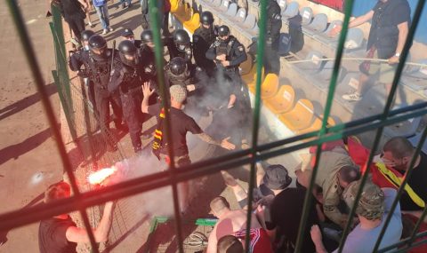 Metalurh Zaporizhya fans clash with police during match at Kryvbas