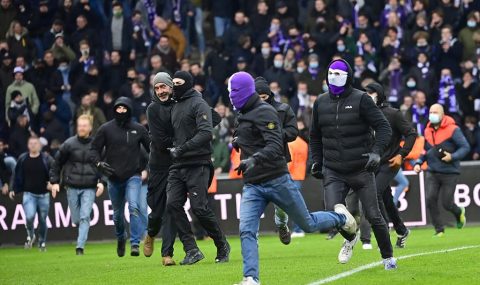 Standard Liege v Anderlecht abandoned because of flares & smoke