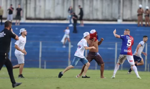 Brazil: Parana fans attack own players during match with Uniao Beltrao