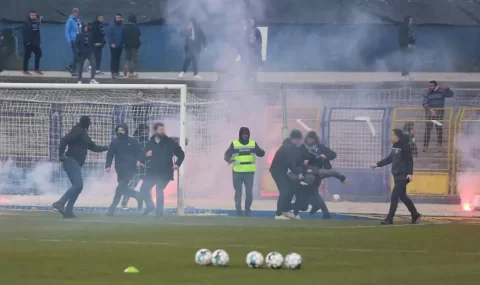 Zeljeznicar and Sarajevo fans fight on pitch before kick-off