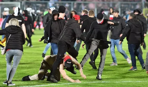 Seraing and RWDM fans clash on pitch after game