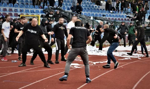 Flota Swinoujscie and Gwardia Koszalin fans fight during match