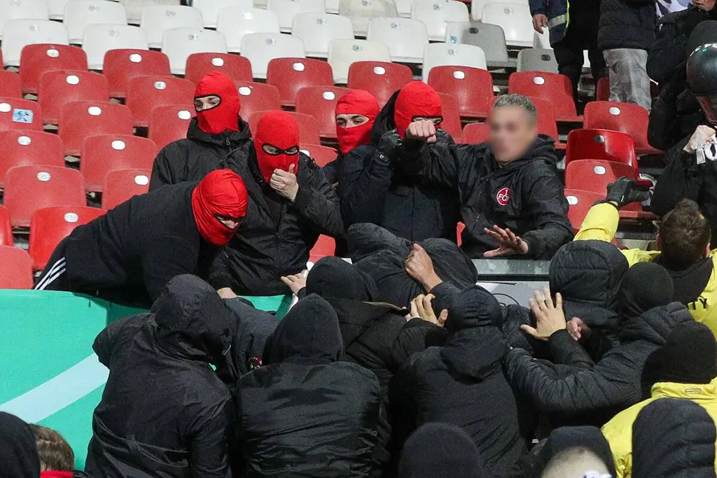 Nurnberg and Stuttgart hooligans clash after cup match | Hools.net