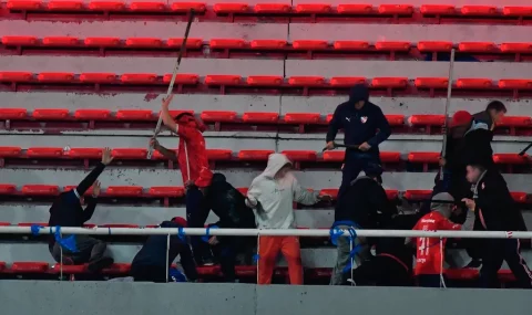 Clashes break out between Independiente and Universidad de Chile fans during Copa Sudamericana tie