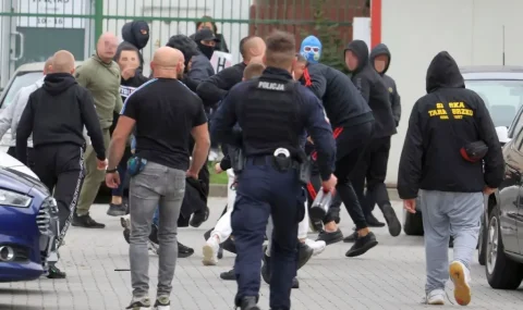 Fans clash at Siarka Tarnobrzeg v Hutnik Krakow cup tie
