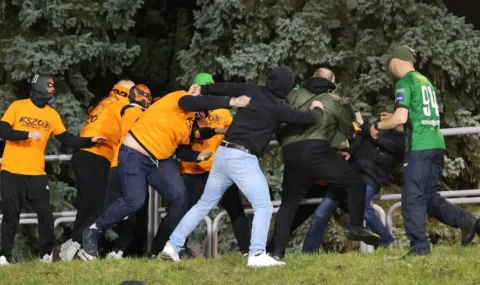 Fans fight at Star Starachowice v KSZO Ostrowiec